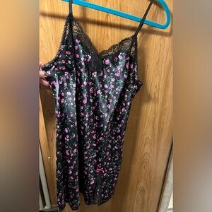 NWOT Victoria’s Secret Silk Nightie Size Medium 💓